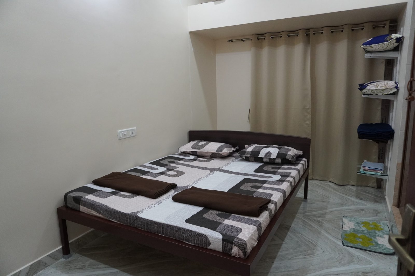 Private queen bedroom