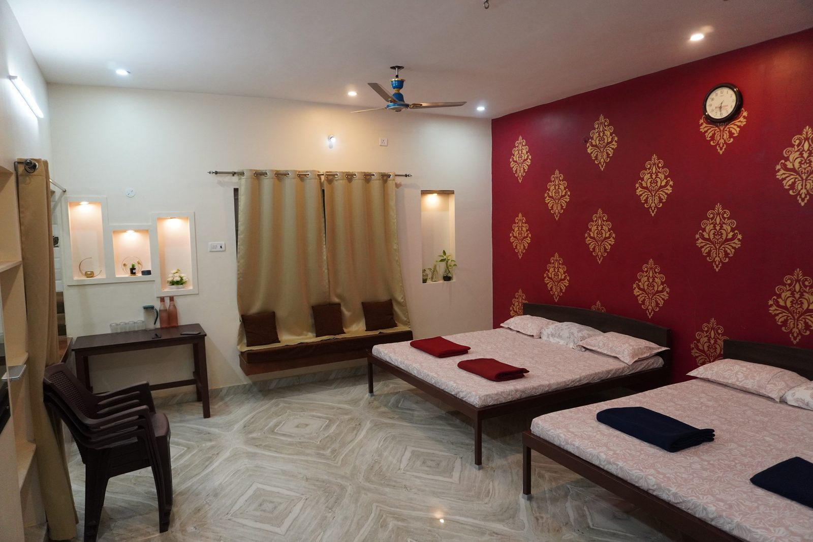 Open living hall with two king beds